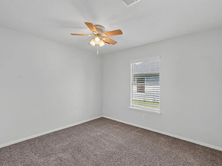 21907 Willow Shade Ln — Photo 36