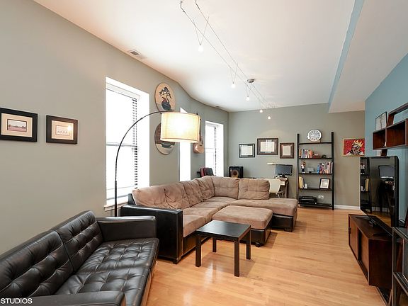 2nd image of 3702 S King Dr APT 2E