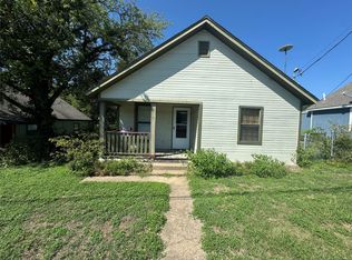 718 N Houston St, Granbury, TX 76048