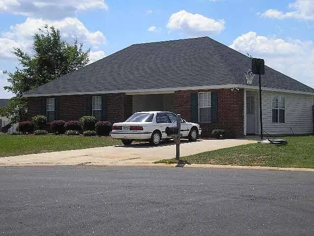 104 Langdon Ct photo 1