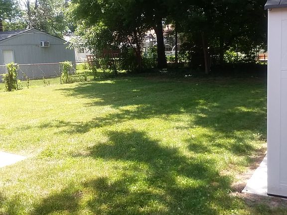 3rd image of 9967 Farley Ave