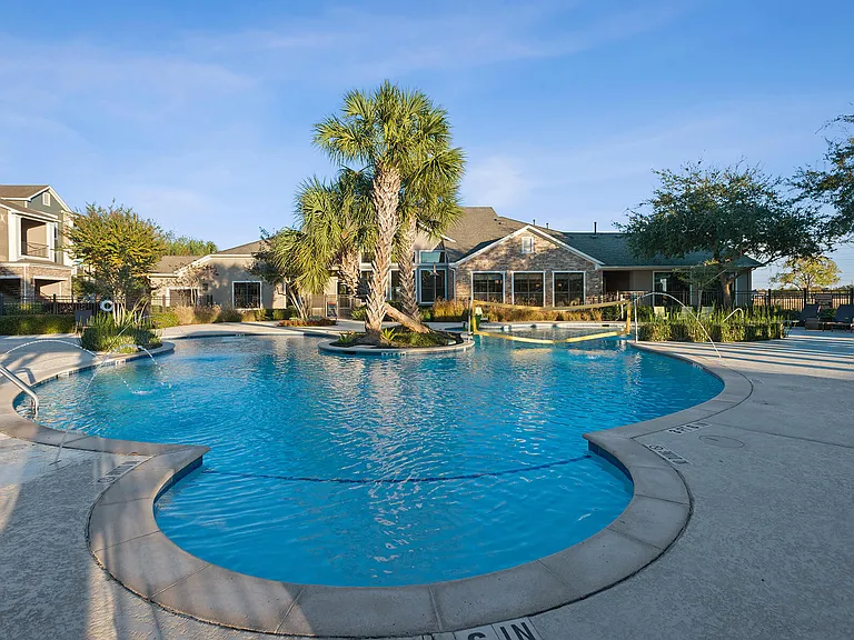 Lakeland Estates Apartment Homes — Photo 12