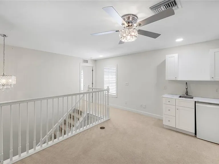 22660 Fairlawn Ct — Photo 39