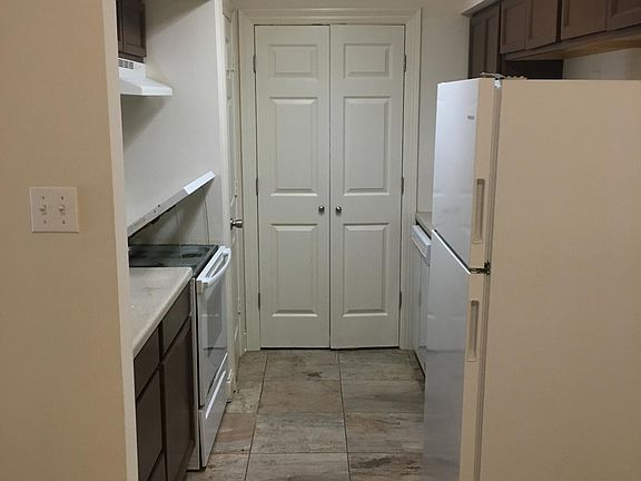 3rd image of 934 Hammond Manor Dr