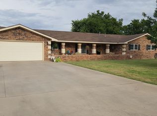 1304 Canyon St, Plainview, TX 79072