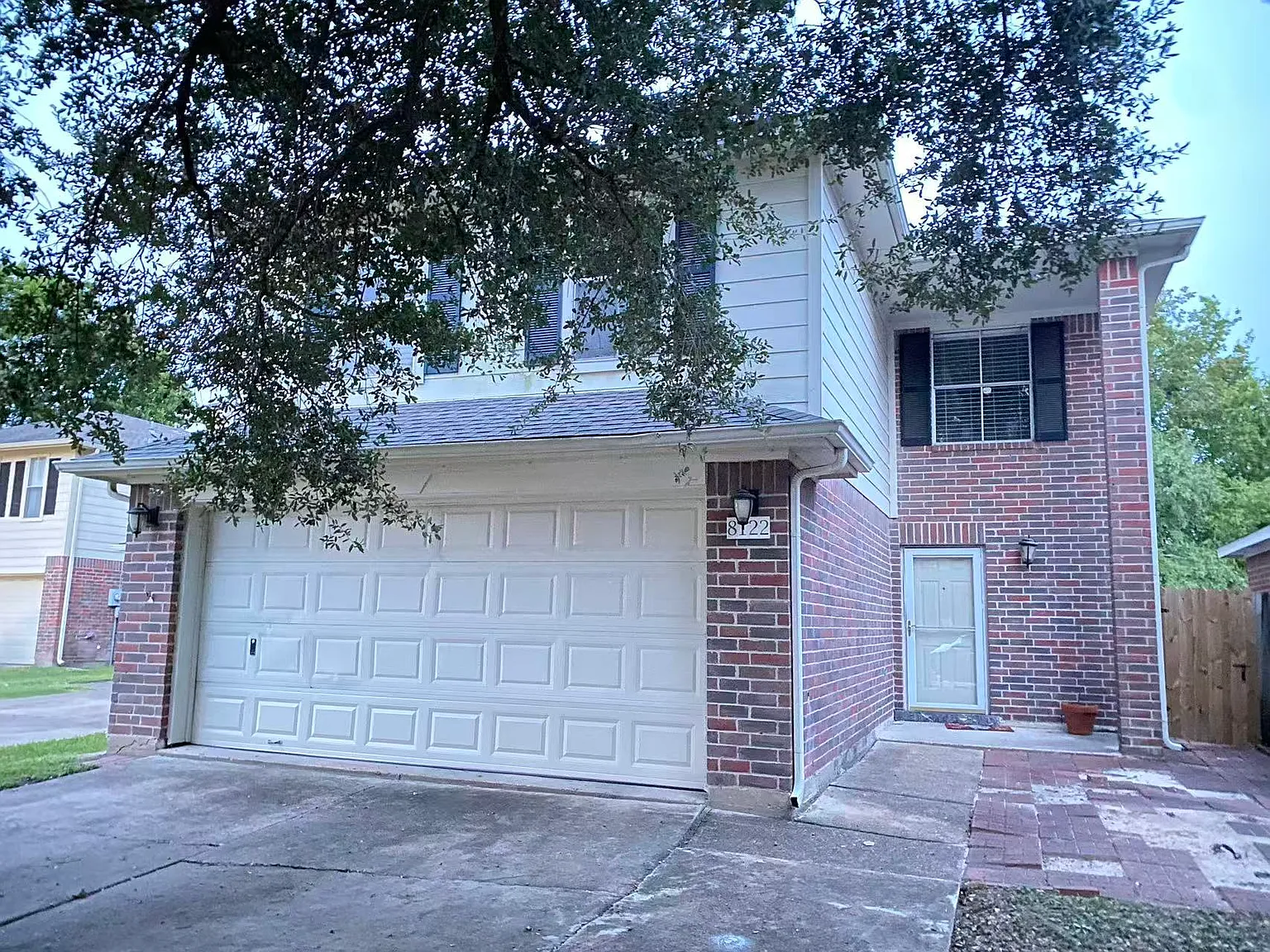 4 bed, 2.5 bath, 2078 sqft, $2,100 — Photo 1