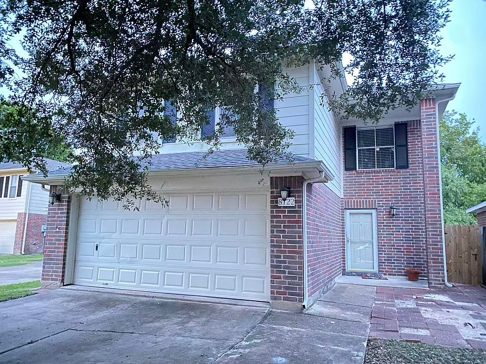 1st image of 8122 Golf Green Cir