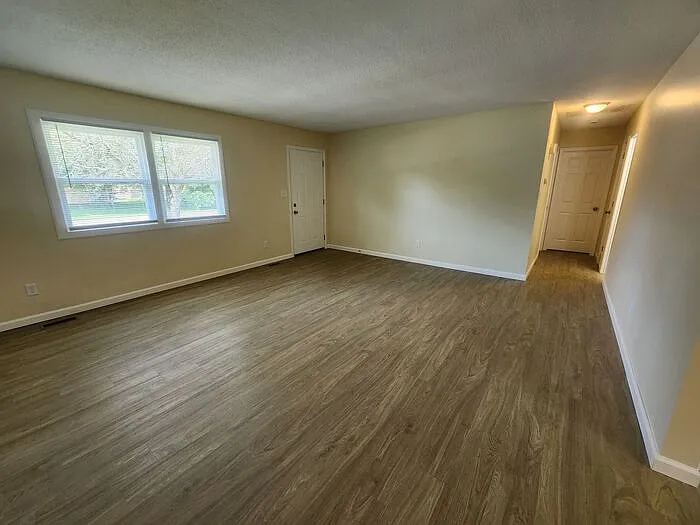 2 bed, 1.5 bath, 1008 sqft, $1,095 — Photo 2
