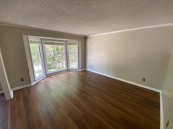 2nd image of 470 Silver Pine Trl