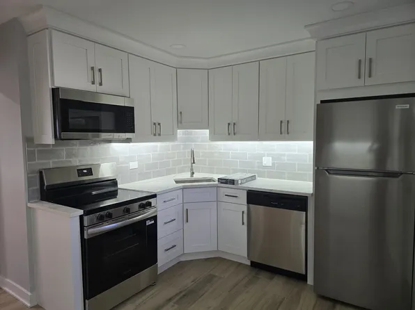 1547 Shermer Rd, Northbrook, IL 60062