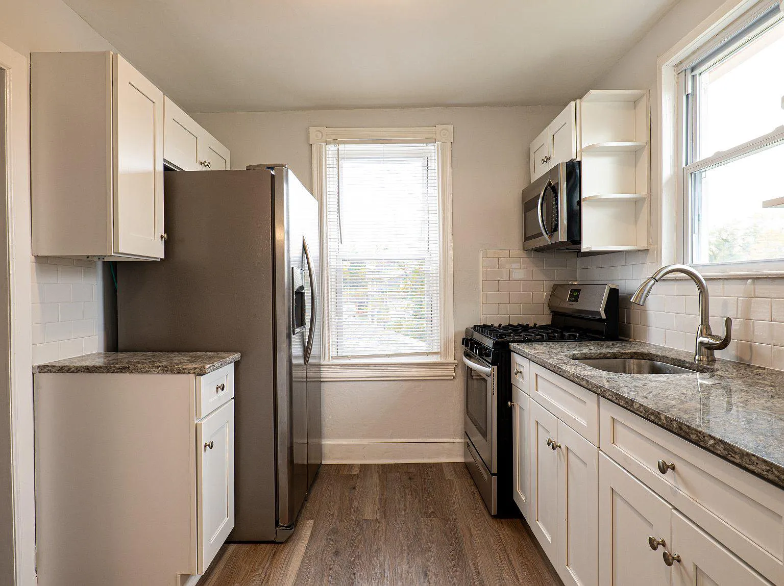 2 bed, 1.0 bath, 2384 sqft, $1,900 — Photo 3