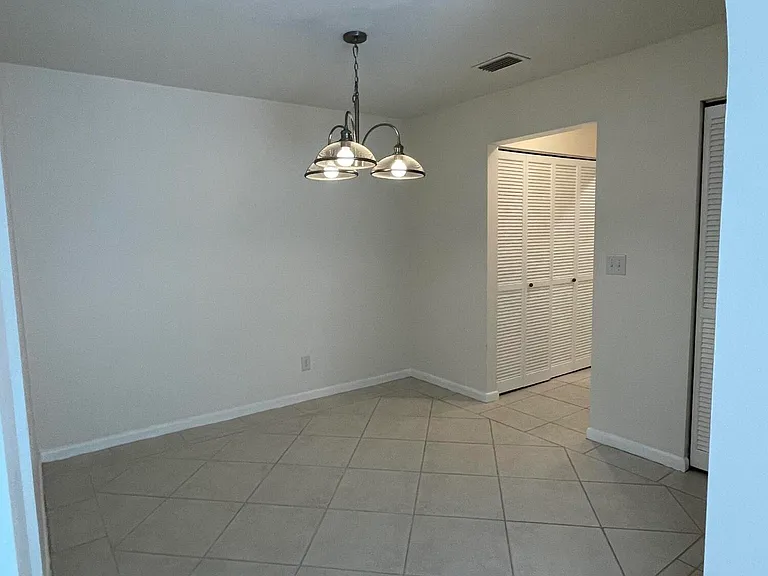 613 Manatee Dr — Photo 7