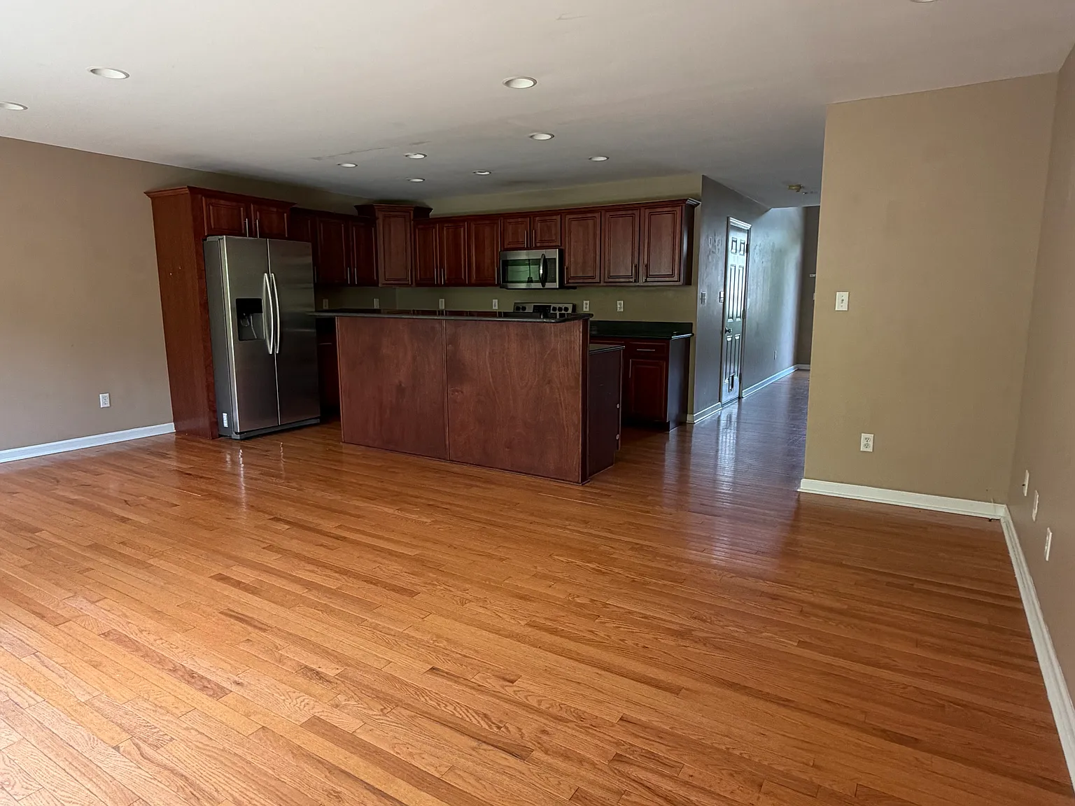 3 bed, 2.5 bath, $1,600 — Photo 3