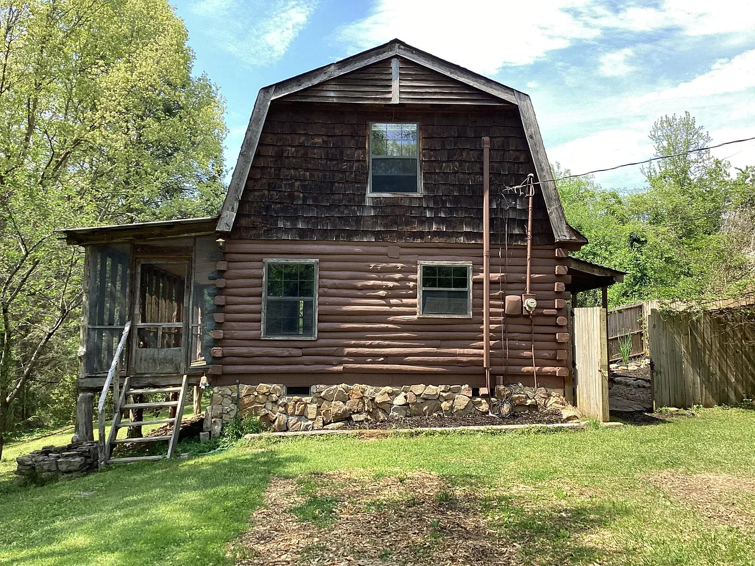 907 Bell Ave — Photo 2