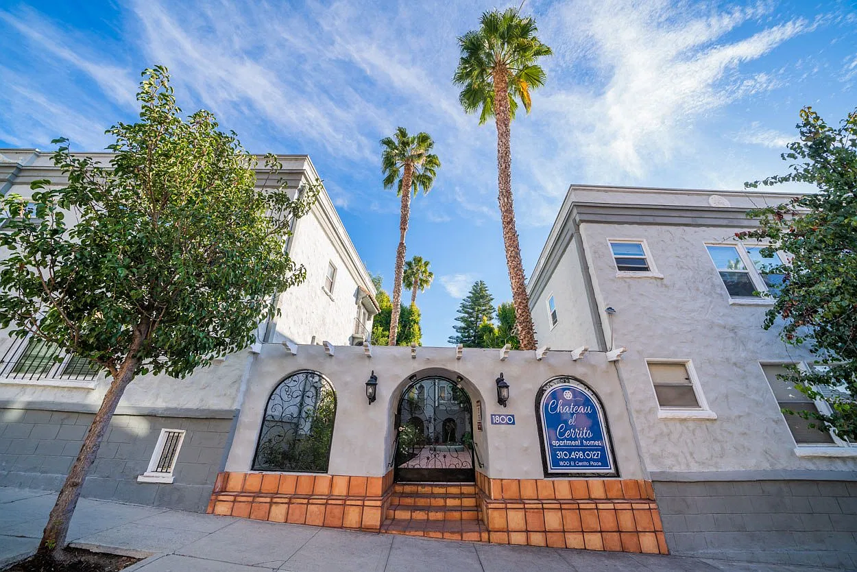 Chateau El Cerrito Apartments — Photo 2