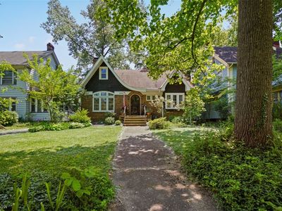 2990 E Derbyshire Rd, Cleveland Heights, OH, 44118
