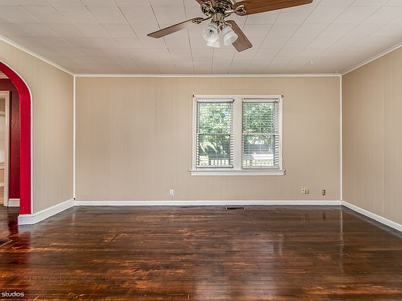 2nd image of 915 N 6th Ave