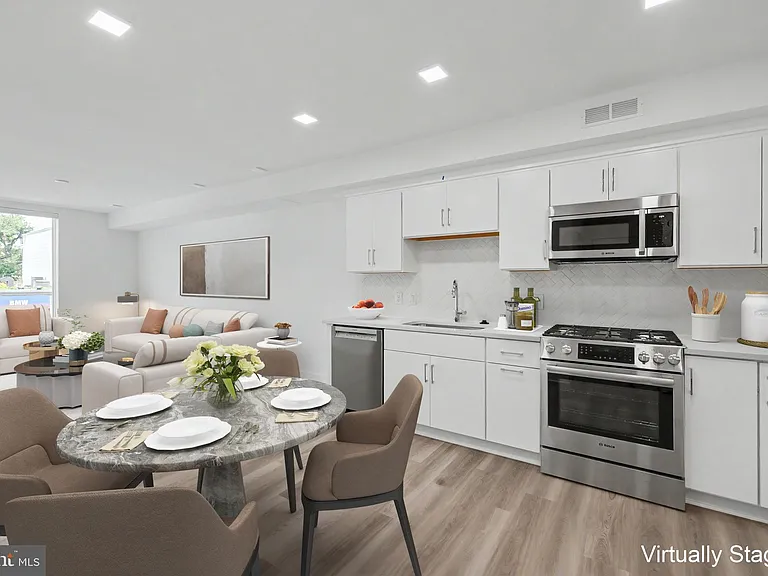 701 N Henry St #206 — Photo 25