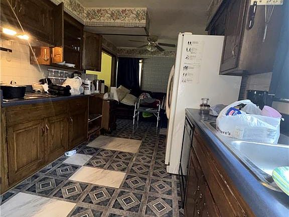 4th image of 10142 Bennington Ave