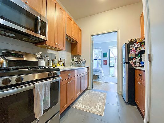 3rd image of 65 Richardson St APT 2R