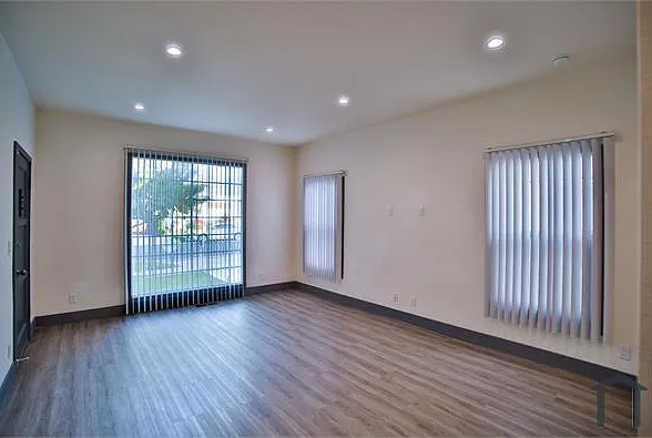 3 bed, $3,234 — Photo 2