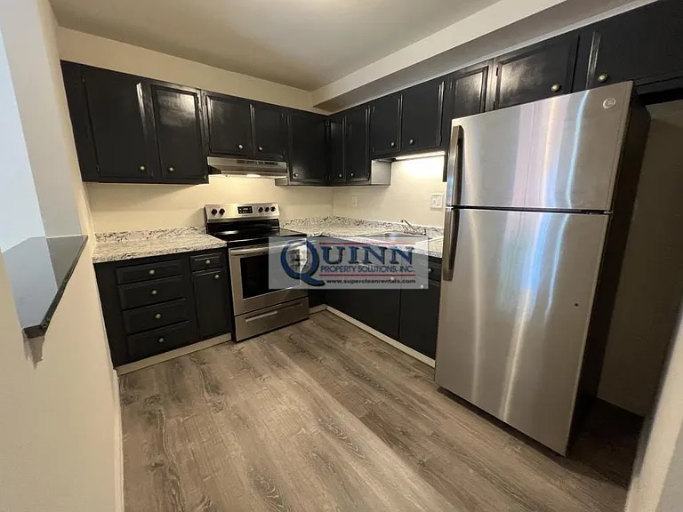 134 E Village Rd — Photo 4