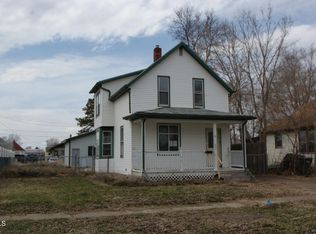 207 8th Ave SW, Mandan, ND 58554