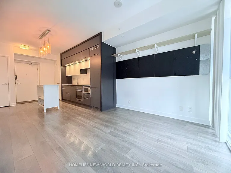 15 Grenville St #511 — Photo 5