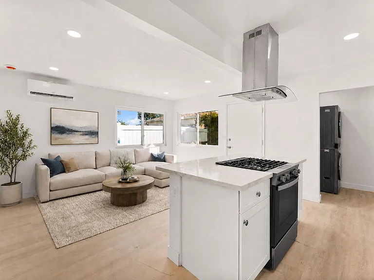 3547 Boundary St — Photo 5