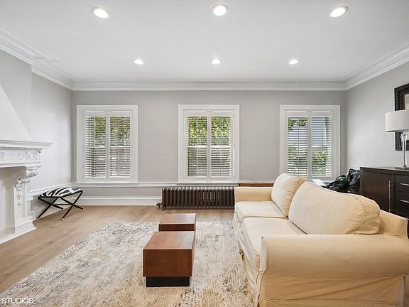 3rd image of 2931 N Pine Grove Ave #1