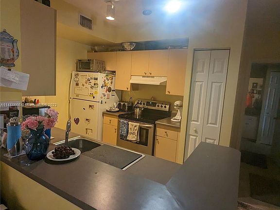 4th image of 2421 Centergate Dr APT 202