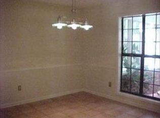 114 W Williamsburg Dr, Starkville, MS 39759