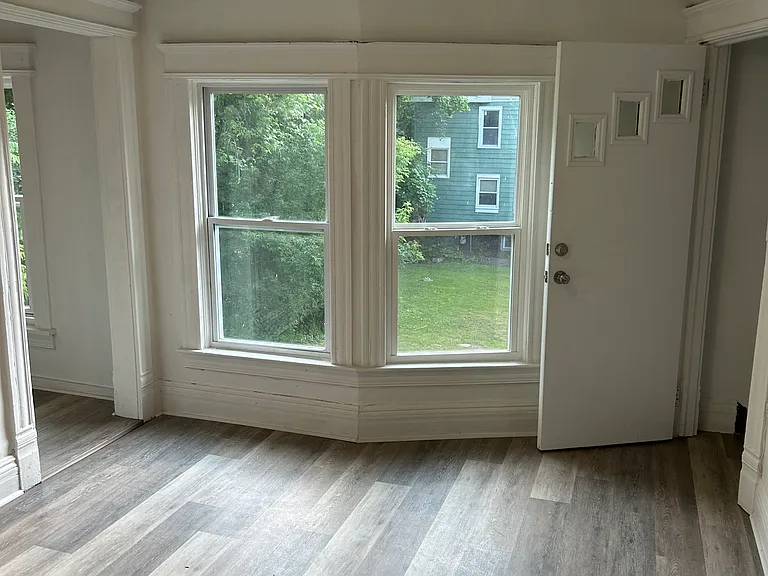 323 W Calthrop Ave #2 — Photo 22