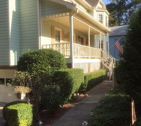 FRONT VIEW WALKING ENTRY