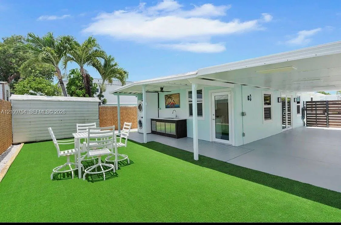 Key Largo Trailer Village — Photo 1