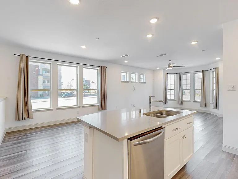 4325 Oliver Dr — Photo 29