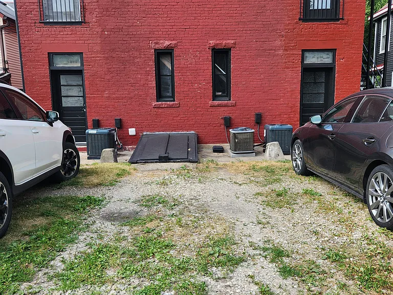 115 W 2nd Ave — Photo 18