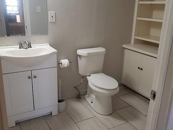 4th image of 905 Woodcrest Dr