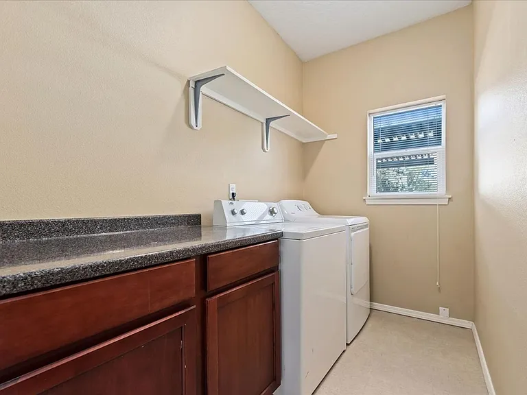 Canal St Apartments — Photo 13