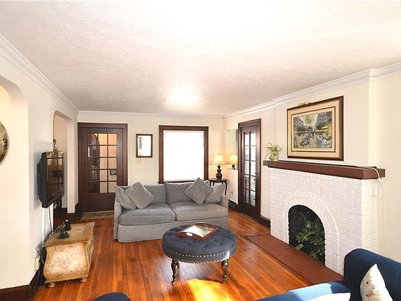 2nd image of 300 E 216th St
