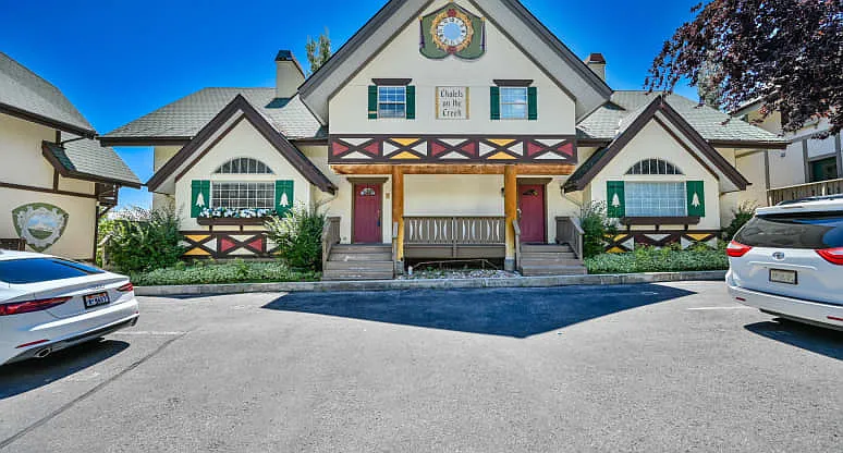 340 Rainbow Ln — Photo 1