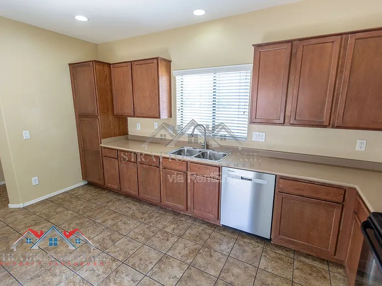 4685 E Laurel Ave — Photo 8