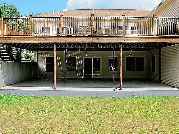 Other : Separate Guest House on Property