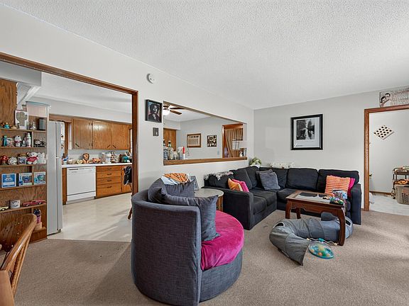 4th image of 406 N Division St
