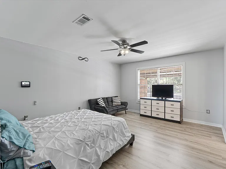 131 Nicole Ln — Photo 4
