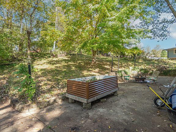 4th image of 15 Northview Dr