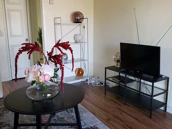 5th image of 239 Montclair Ave