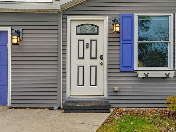 3rd image of 7330 Charlotte Rd