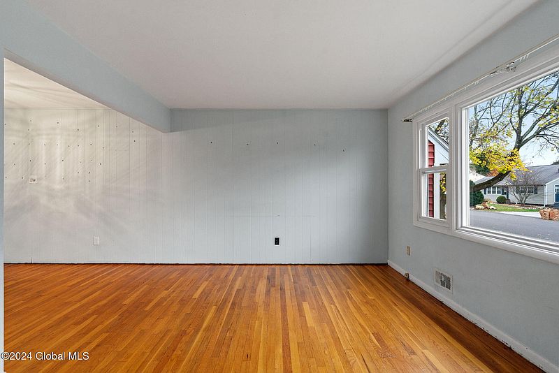 5th image of 41 Perry Avenue