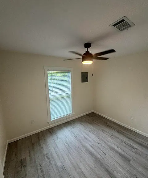 5700 Eastwood Dr — Photo 11